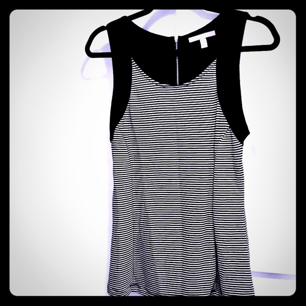 Banana Republic black/white zipper back tank